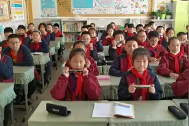 #小学生口琴吹奏（歌唱祖国）曲目视频封面