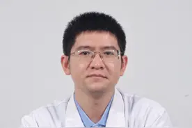 一侧乳房有硬块，是怎么回事？#科普 #涨知识 #越早知道越好 #希望能帮到你 #健康科普 #乳腺健康 视频封面