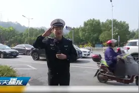 女司机驾驶证过期仍上路 将面临15日以下拘留视频封面