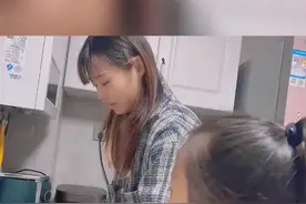 女孩问妈妈为什么对小姨那么好视频封面