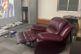 用投影机刷抖音是一种什么体验#投影机 #健身日常 #大屏视频封面