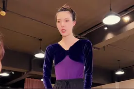 C位对于舞蹈生来说确实很重要 但勤奋努力好学一定比它更重要#艺考 #舞蹈生 #校园 #笑点联盟计划 #青春万岁视频封面