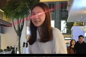 街头挑战：亲一口 or 耳光   小姐姐把打前任的力气都使出来了#热门 #街头 #挑战 #搭讪 #一定要看到最后 