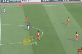 重温#李霄鹏 球员生涯告别时刻，泰山队队友列队送别视频封面