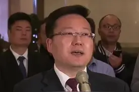 中国联通研究院院长张云勇描绘5G时代生活，起床后不用自己动手，还透露了#5G 大规模使用的时间@抖音小助手视频封面