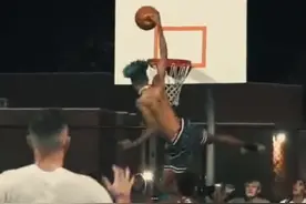 华丽扣篮秒变重重摔落，兄弟扛起了兄弟~“愿他能继续追梦” 来源：街头篮球视频封面