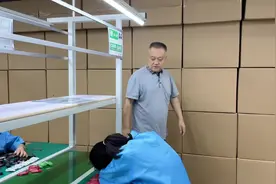 一个女人为了生存身处异地打工，孩子在老家又是叛逆期不省心视频封面