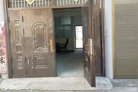 21小附近小区内两层房，已装修带小院，可养花种菜，仅售25万视频封面