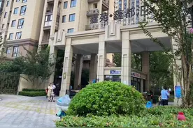 安居客的诱惑很深，想咨询又怕被骗，不咨询又怕错过便宜的房子。贝壳找房价格很贵，你永远也想象不到业主的底价是多低，@DOU+小助手 #安居客 #贝壳找房视频封面