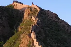 这是山西最险峻的长城，飞越断崖上的锯齿形长城，这场面太壮观#长城 #雁门关视频封面