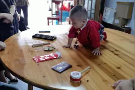 #抓周仪式 #一周岁抓周 抓算盘是什么意义？视频封面