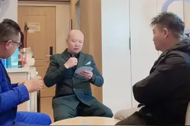 西装一穿……不得安……过劲#搞笑 #沙雕 @气氛俊锅（信达近视老师） @蛋哥视频封面