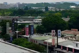 来自大陆的中国航空划过中国台北的上空，降落松山机场#台北#飞机降落#来自大陆的飞机#中国台湾视频封面