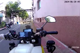 孩子高烧晕厥，女骑警火速护送！#正能量视频封面