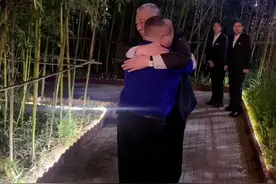 好兄弟抱一抱，来河南矿山看崔培军书记，！视频封面