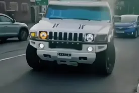 全新一代悍马h2震撼亮相，落地价参考及配置介绍#悍马h2#悍马 #dou是好车 #硬派越野 #每天推荐好车视频封面