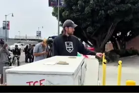 警卫队也是上班领工资的兄弟，拿钱了就别想站队了 这次行动我听说身边被抓的已经上升到4个人了，都没有犯罪记录。自己小心点吧。最夸张那个来美国二十多年没身份，移民局给他写信让他去移民局。去了当场被抓，钓鱼执法#美国 #热点 #美国警察 #分享有趣的视频 #社会百态视频封面