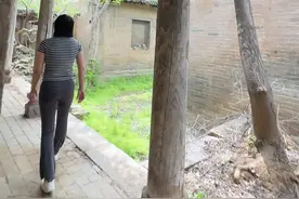 在洛阳发现一座古村落，曾经这里热闹非凡，如今的破败不堪，#创作灵感 #古房子 #乡愁记忆 #古村落#老房子的回忆视频封面