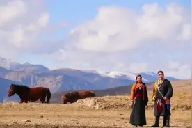 邀请函：各位亲朋好友，家有喜事，本人结婚，良辰已定，吾有薄酒视频封面