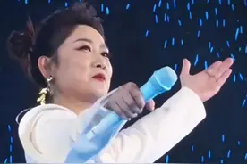 到底为什么 都是我的错！ #凤凰传奇#玲花曾毅#全是爱#凤凰传奇演唱会#凤凰传奇青岛演唱会