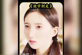 双标老师区别对待学生，不料下一秒竟让他付出代价。视频封面