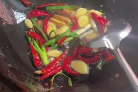 #晒美食是对平凡生活的热爱 #红烧鳝鱼段的家常做法 #剋起来老表无吊所谓一切都是浮云 。