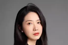 好想抱抱这个孩子！很心疼用这样的方式知道什么是“三属优待卡”#男孩乘公交刷优待卡被司机质疑   #三属指的哪些人员  #新闻姐 @抖音短视频