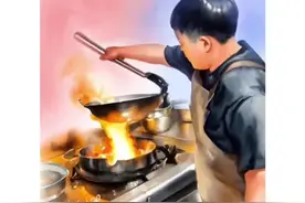 👦🏻：我要努力让我妈妈当世界上最幸福的妈妈❤️ 13岁男孩帮妈妈做菜做板面，他说不喜欢看电视不喜欢玩手机，就喜欢帮爸妈干活，其实他也很累，可是看到妈妈那么辛苦，他从来没有当妈妈面说过一句辛苦……#内容启发搜索 #画一个故事#艺术来开年#绘画开年#懂事的孩子