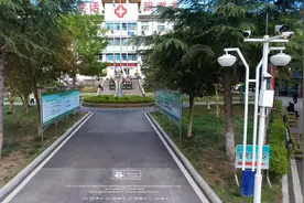 你知道为什么医院里的钟总是慢一分钟吗？#医院 #现场实拍 #航拍视频封面