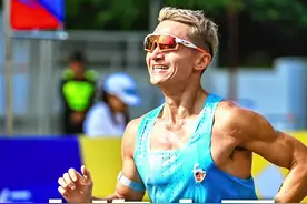 上海半马 PB了！ 跑了1:20:58，高手太多了没有进200名。看看完赛奖牌和斗篷长什么样？ #上海半程马拉松 #抖音送你去跑马 #运动的人先享受春天 #给运动带来亿点多巴胺 #比赛现场视频封面