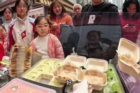 加长版沉浸式挖提拉米苏#提拉米苏 #甜品治愈一切 #桂桂的摊摊视频封面