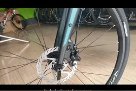 探索者600：采用超轻铝合金车架 ，sram11速套件，操作更简单视频封面