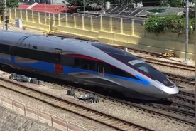 CR400BF-C-5143京张智能动车组样车，头型与其他CR400BF不同视频封面