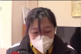 屋顶突然漏污水，青岛一居民气得直发抖！楼上邻居：不关我家事视频封面