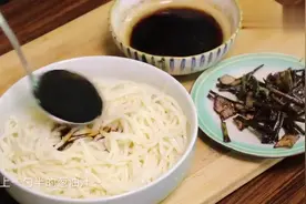 吃葱油拌面，酱汁的调配很关键，教程送给你们视频封面