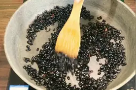 大厨教你做 黑豆养生茶，2分钟学会很简单，我家每个星期都做一次