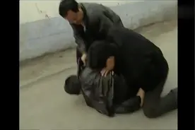 打黑风暴：跟公安局公开叫板的黑老大老五终于落网，大快人心！视频封面