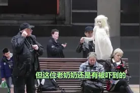 恶搞：老外操控“通灵洋娃娃”，不料遇上警察，结果悲剧了！视频封面