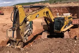 卡特挖掘机的这一斗能挖多少个方？视频封面