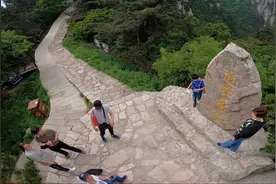 “一脚踏两省，放眼望江淮”安徽省五个最美的地方之一，天堂寨。视频封面