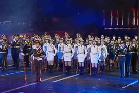 中国解放军女兵首次亮相俄罗斯，现场观众真是被这表演惊艳到了！视频封面