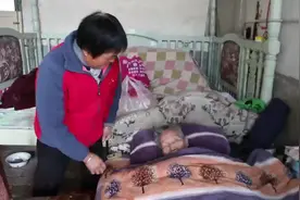 视频|丈夫和儿子早已去世，瘫痪在床的老人活到了100岁，多亏有她图片