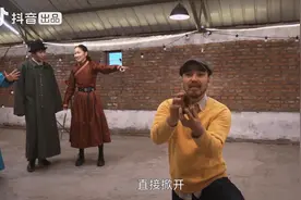 很高兴认识你：众人全力配合，小伙的求婚一定会成功视频封面