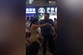 闹大了！上海一“小仙女”嚣张插队 委屈大喊：我长得好看不用排队图片